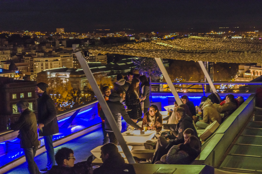 Terraza del Circulo de Bellas Artes de Madrid por la noche